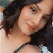 Diplomata al liceo linguistico e studentessa di lettere, impartisco lezioni di italiano, inglese, francese o spagnolo a studenti di scuole di vari ordini e gradi